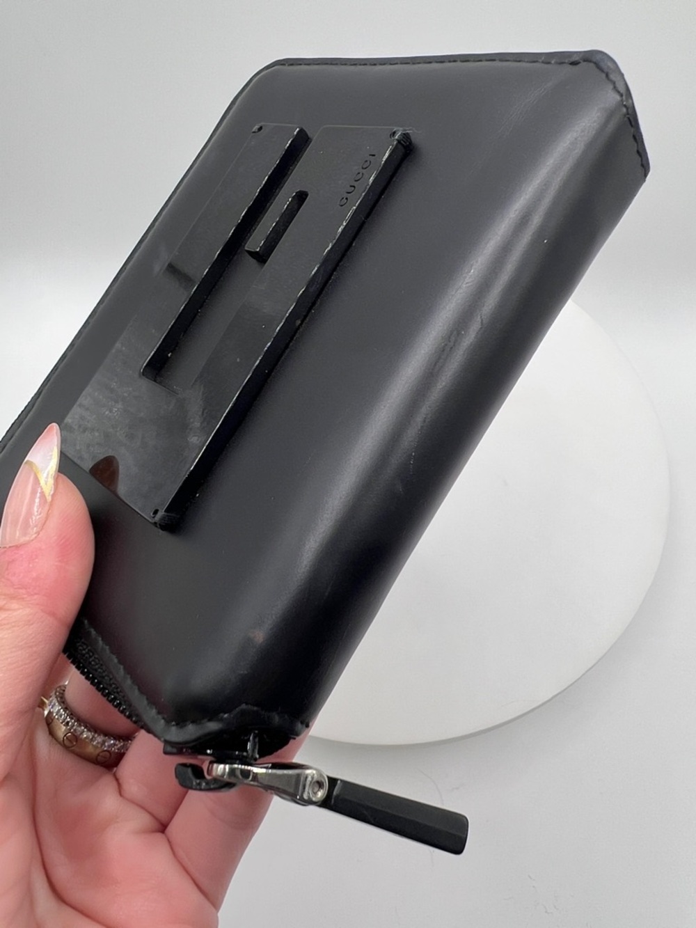 7050. Authentic Gucci Black Leather Zip Wallet with Glossy Logo. Made in Italy. - Picture 4 of 16